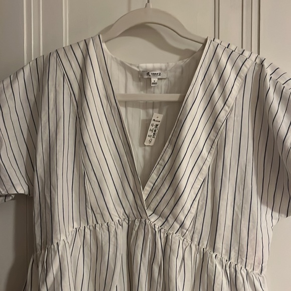 Linen-Blend V-Neck Dolman-Sleeve Mini Dress in Stripe - Picture 3 of 3